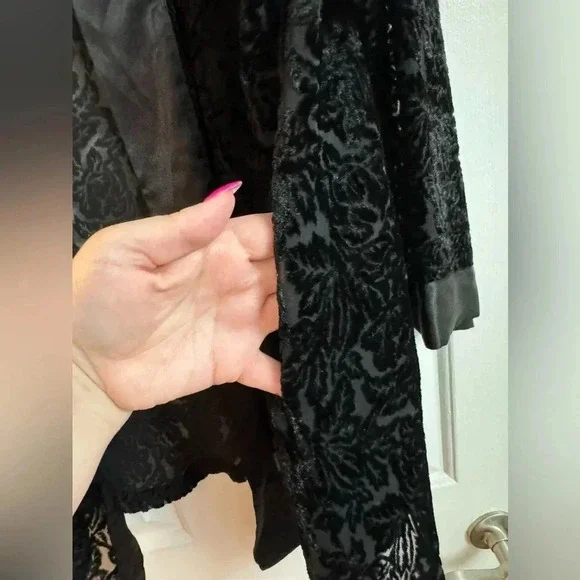 VTG Victoria’s Secret Black Lace Kimono Open Robe Coverup One Size Bohemian EUC - Picture 9 of 14
